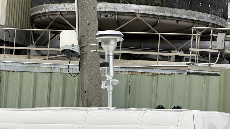 校正車能直接抵達現地與感測器進行同步採樣與數據比對。&nbsp;&nbsp;&nbsp;圖：苗栗縣環保局/提供