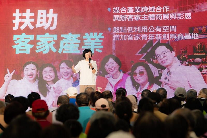 蘇巧慧提到，未來她將媒合產業跨域合作，舉辦以客家為主體的商展與影展，讓客家文化融入在影音創作、文化旅遊、時尚設計等生活日常，同時盤點低利用公有空間，為客家青年提供更多新創孵育基地，扶助客家產業發展。&nbsp;&nbsp;&nbsp;圖：蘇巧慧競選辦公室提供