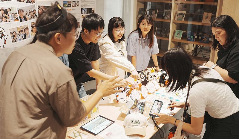 活動現場展示「青年百億海外圓夢計畫」成果。&nbsp;&nbsp;&nbsp;圖：高雄市青年局／提供