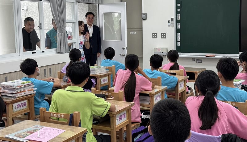林智鴻從經費編列、追加、工程完工、無縫接軌裝修，一直到成功驗收、取得使照，每一步都親自關心，終於讓新生們在開學後順利進入新校舍上課。&nbsp;&nbsp;&nbsp;圖：林智鴻服務處／提供