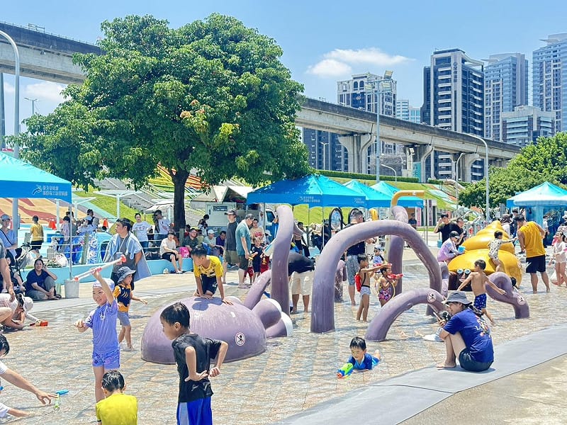 海世界水樂園每年都吸引大批民眾玩水。&nbsp;&nbsp;&nbsp;圖：新北市政府水利局／提供