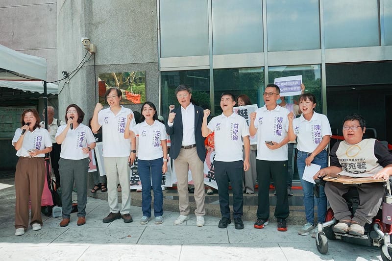 台灣前進陣線四黨負責人今（31）早陪同議員參選人前往所在地選委會登記參選。圖為新北市3名議員參選人記者會。&nbsp;&nbsp;&nbsp;圖：台灣前進陣線 提供