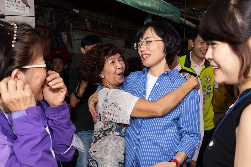 蘇巧慧所到之處皆受到民眾熱情歡迎。&nbsp;&nbsp;&nbsp;圖：蘇巧慧競選辦公室提供