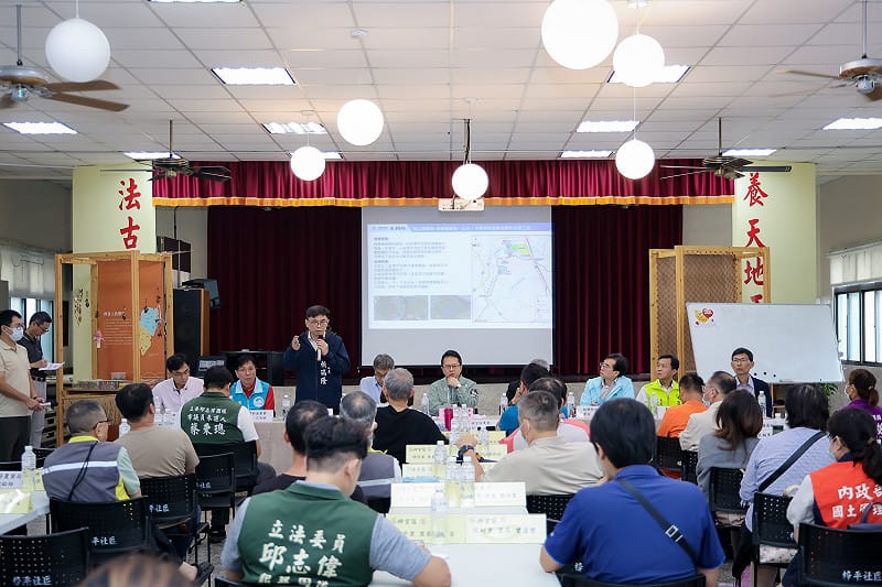 立法院經濟委員會召集中央、地方單位至梓官檢討防汛業務。 &nbsp;&nbsp;&nbsp;圖：賴瑞隆辦公室／提供