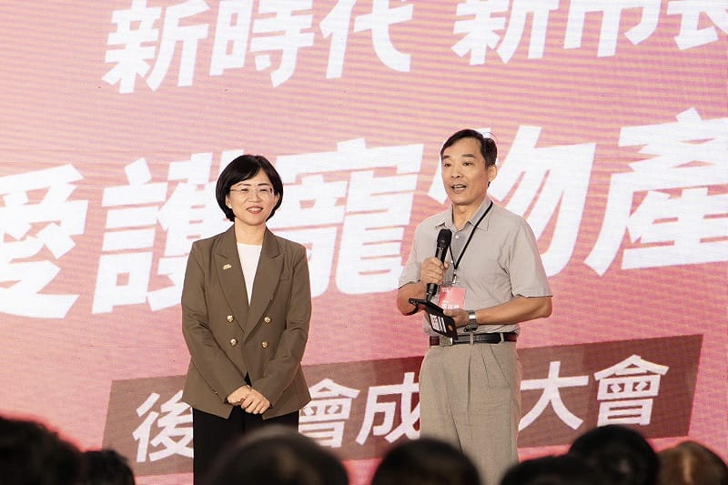  蘇巧慧規劃推動「友善寵物專車」標章與補貼，增設寵物公園並強化遮蔭與飲水等設施，並且建置「公辦檢測實驗室」，提供在地業者優惠送檢，以把關品質與食安。 圖：蘇巧慧競選辦公室提供 