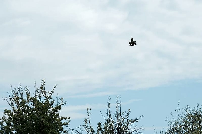  烏軍已制定名為「 M&Ms 」的計劃，預計每天發射 1000 架 AI 無人機來癱瘓莫斯科機場。 圖:翻攝自 X @libre_gr 