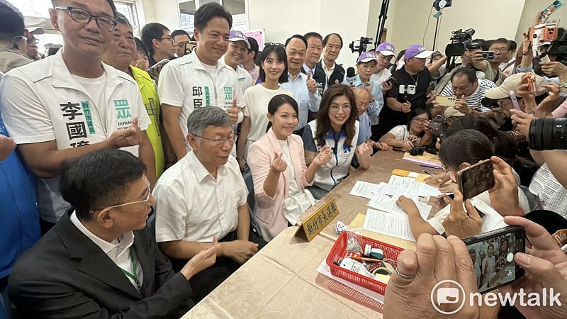 國民黨主席鄭麗文、民眾黨主席柯文哲今陪同新竹市長高虹安登記。&nbsp;&nbsp;&nbsp;圖：周煊惠 / 攝