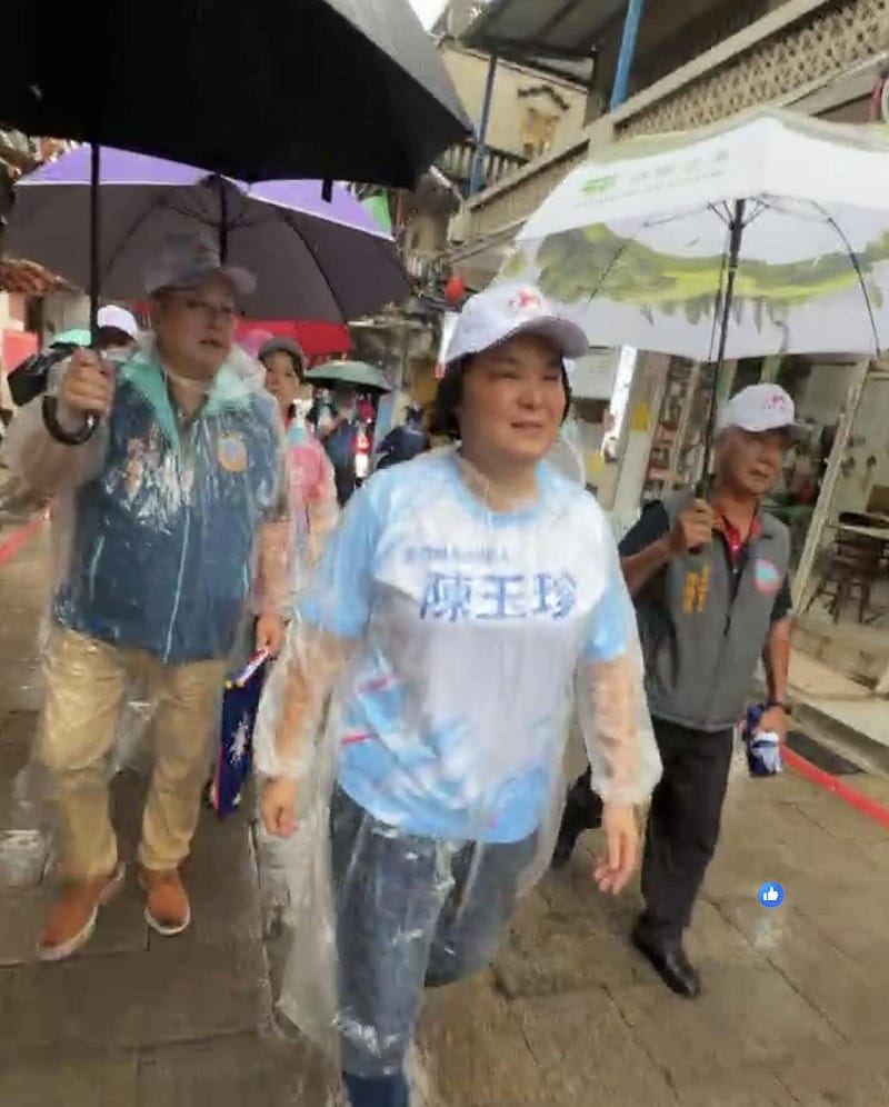 國民黨立委陳玉珍今（2）日在近300名支持者陪同下，前往金門縣選舉委員會完成登記，正式投入2026年金門縣長選舉。&nbsp;&nbsp;&nbsp;圖：陳玉珍直播