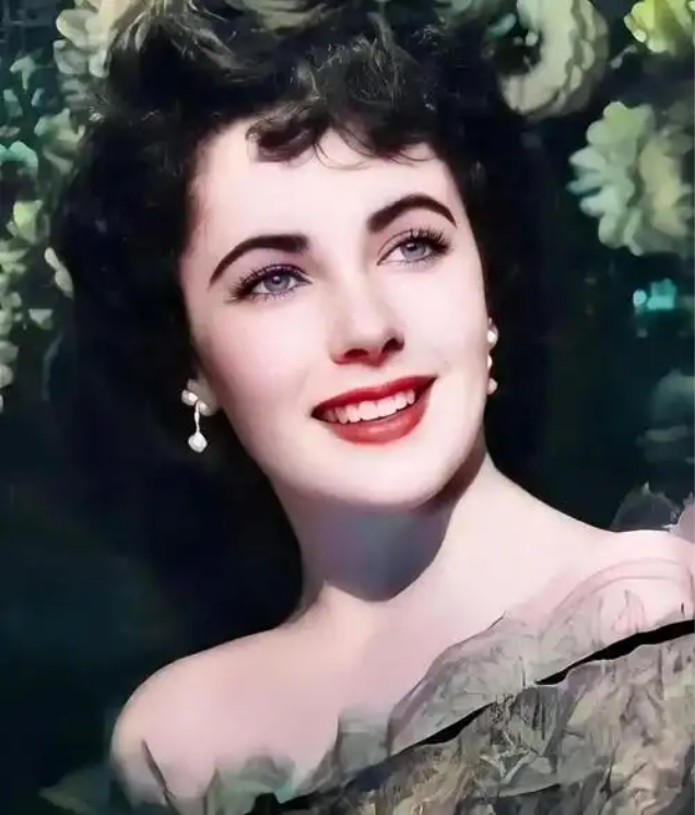 已故美國女星伊麗莎白・泰勒（Elizabeth Taylor）過去曾表示，在拍攝《埃及豔后》期間陷入昏迷時，曾有靈魂離開身體的感受。 圖:翻攝自百度