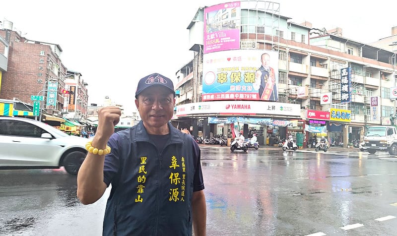 辜保源在里內及周邊掛起近40幅競選看板。&nbsp;&nbsp;&nbsp;圖：孫家銘／拍攝