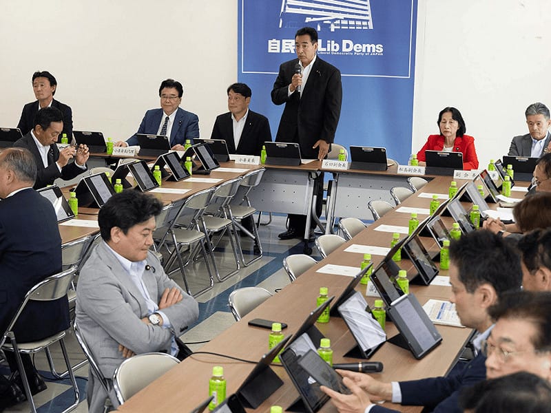  自民黨也正加速草擬《稅制改革大綱》。自民黨稅制調查會2日召開小委員會，就明年4月起實施食品及飲料消費稅減稅的相關配套措施聽取政府說明。 圖：翻攝自民黨官網 
