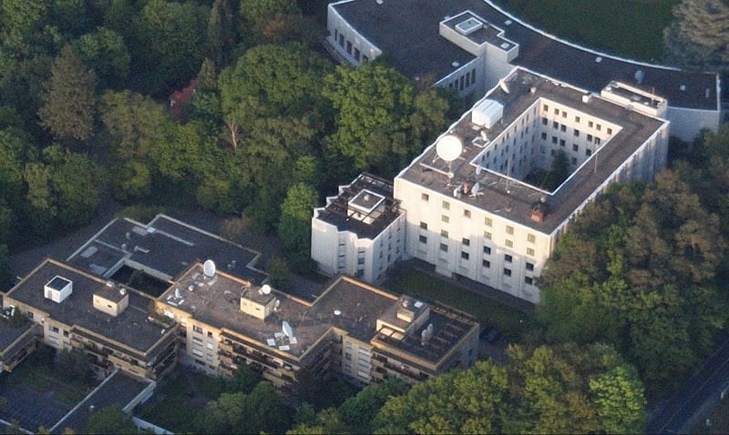 俄羅斯駐波昂巴特戈德斯貝格的總領事館關閉,除外交層面的象徵意義外,也被部分情報分析人士認為可能削弱俄羅斯在德國西部的訊號情報(SIGINT)蒐集能力。 圖:翻攝自X帳號@LeCueilleur 俄羅斯駐波昂巴特戈德斯貝格的總領事館關閉,除外交層面的象徵意義外,也被部分情報分析人士認為可能削弱俄羅斯在德國西部的訊號情報(SIGINT)蒐集能力。 圖:翻攝自X帳號@LeCueilleur