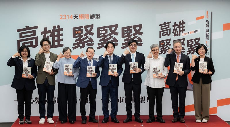 蘇巧慧（右一）說，未來她也會效法陳其邁「緊緊緊」的精神，以同樣的速度和效率推動新北市進步，「不只是高雄緊緊緊，也讓新北衝衝衝」！&nbsp;&nbsp;&nbsp;圖：蘇巧慧競辦提供