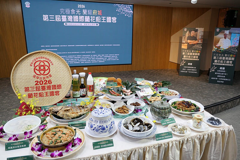 「究極食光・蘭耀府城—第3屆臺灣國際蘭花松王宴」訂於9月26日在土城正統鹿耳門聖母廟登場，今年活動首度以「雙主廚」概念，集結米其林入選餐廳、府城名店及在地特色業者，以當季食材及府城特色料理呈現臺南多元美食風味，邀請各地民眾來臺南品嚐美食、走訪商圈及古蹟，感受府城文化魅力。&nbsp;&nbsp;&nbsp;圖：黃博郎／攝