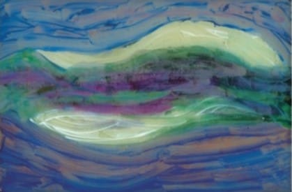 孫吳也琉璃畫創作「光與影的靈魂糾纏」， 透過纏綿的意境象徵情深愛濃。&nbsp;&nbsp;&nbsp;圖：江風荷／提供