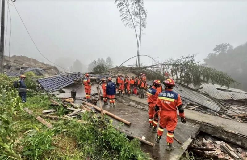  土石流在遂川縣帶來嚴峻災情，並造成 3 人罹難、 9 人失聯。 圖:翻攝自南方都市報 