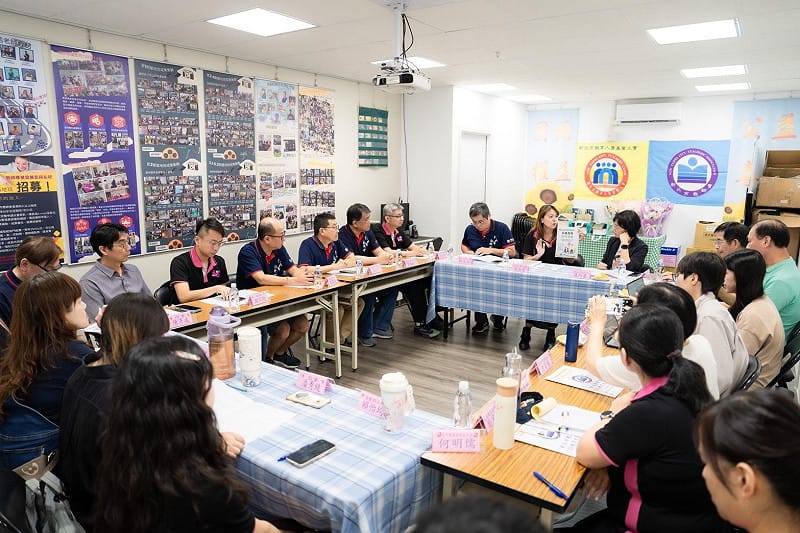 新北市長候選人、立法委員蘇巧慧今(8)日再前往新北市教師會,就教育現場困境及教師權益保障等議題展開深入交流。 圖:蘇巧慧競總提供 新北市長候選人、立法委員蘇巧慧今(8)日再前往新北市教師會,就教育現場困境及教師權益保障等議題展開深入交流。 圖:蘇巧慧競總提供