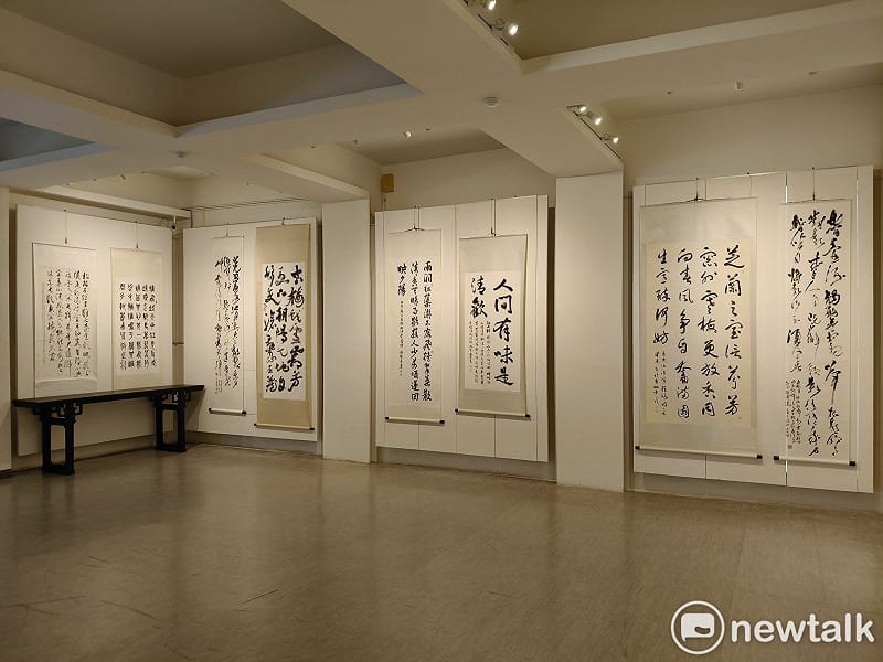 「女力綻放，葳蕤生光──女教授翰墨風情展」完美融合了學術理性與藝術感性，主辦單位誠摯邀請廣大藝術愛好者與各界人士前往觀賞，一同體會女教授們用翰墨書寫的時代溫柔與生命力量。&nbsp;&nbsp;&nbsp;圖：黃博郎／攝