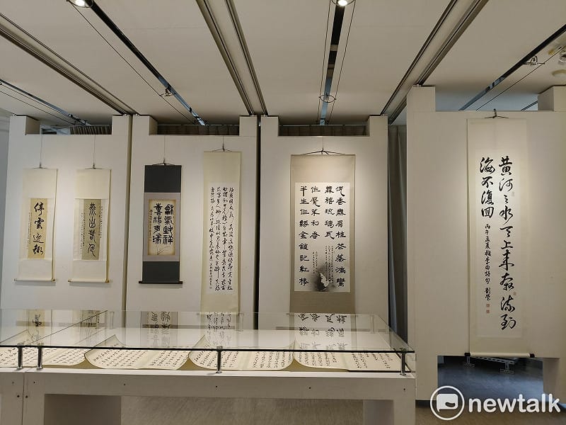 「女力綻放，葳蕤生光──女教授翰墨風情展」完美融合了學術理性與藝術感性，主辦單位誠摯邀請廣大藝術愛好者與各界人士前往觀賞，一同體會女教授們用翰墨書寫的時代溫柔與生命力量。&nbsp;&nbsp;&nbsp;圖：黃博郎／攝