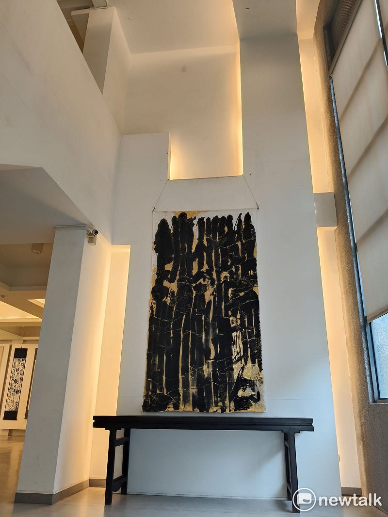 「女力綻放，葳蕤生光──女教授翰墨風情展」完美融合了學術理性與藝術感性，主辦單位誠摯邀請廣大藝術愛好者與各界人士前往觀賞，一同體會女教授們用翰墨書寫的時代溫柔與生命力量。&nbsp;&nbsp;&nbsp;圖：黃博郎／攝