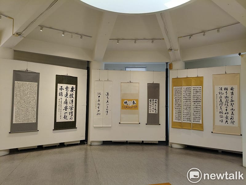 「女力綻放，葳蕤生光──女教授翰墨風情展」完美融合了學術理性與藝術感性，主辦單位誠摯邀請廣大藝術愛好者與各界人士前往觀賞，一同體會女教授們用翰墨書寫的時代溫柔與生命力量。&nbsp;&nbsp;&nbsp;圖：黃博郎／攝
