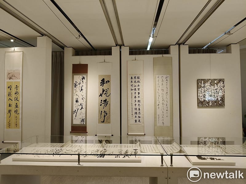 「女力綻放，葳蕤生光──女教授翰墨風情展」完美融合了學術理性與藝術感性，主辦單位誠摯邀請廣大藝術愛好者與各界人士前往觀賞，一同體會女教授們用翰墨書寫的時代溫柔與生命力量。&nbsp;&nbsp;&nbsp;圖：黃博郎／攝