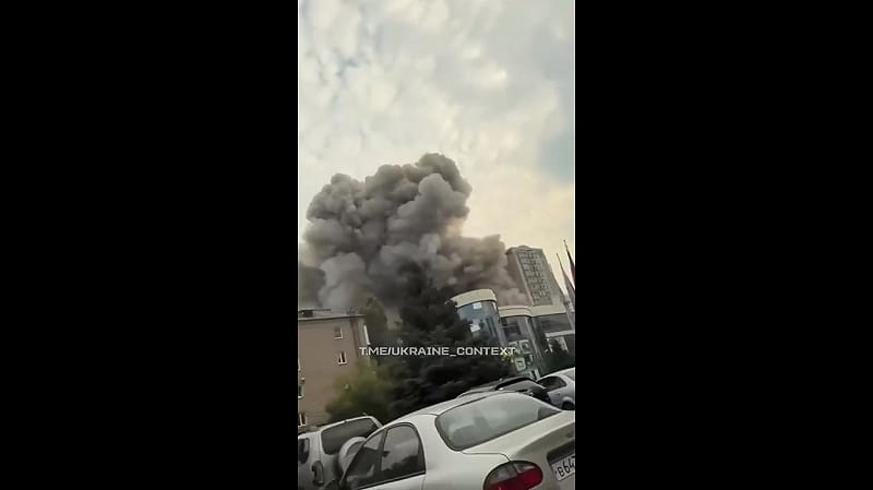 烏軍持續針對俄軍前線與國內的目標發起打擊，試圖阻止俄軍的進一步攻勢，近期甚至直接襲擊了位於頓涅茨克的指揮所，造成 27 人死亡與 58 人受傷，其中包含 3 名中校級的高階軍官。&nbsp;&nbsp;&nbsp;圖：擷取自 @bayraktar_1love X 帳號