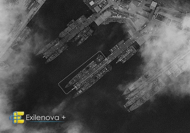  衛星影像顯示，俄黑海艦隊的「埃森海軍上將」號巡防艦仍出現在新羅西斯克海軍基地。 圖：翻攝自 X @NOELreports 