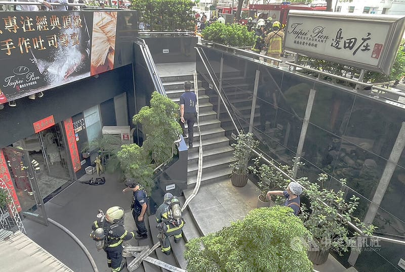 台北市松江路一棟大樓地下室餐廳10日上午發生火警，現場竄出陣陣濃煙，火勢造成餐廳廚房內的鍋爐被燒毀，燃燒面積約1平方公尺，無人受傷，起火原因仍待調查釐清。中央社  115年9月10日&nbsp;&nbsp;&nbsp;