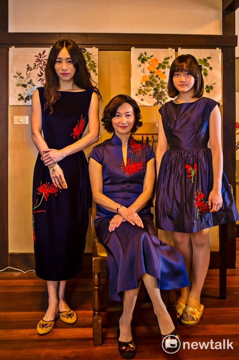 第54屆金馬獎得最佳女主角及女配角獎的《血觀音》劇照，左起吳可熙、惠英紅、文淇   圖：雙喜電影公司提供