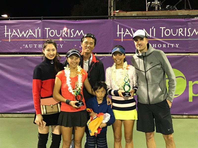 謝淑薇、謝淑映姊妹首度打下夏威夷公開賽WTA125系列賽雙打冠軍。   圖：翻攝謝淑映臉書