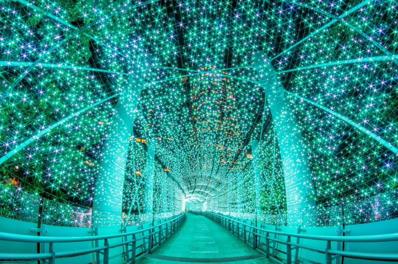 被稱為「藍洞」的「藍色時光隧道」是這次耶誕城最受矚目的景點。   圖：新北市觀旅局提供