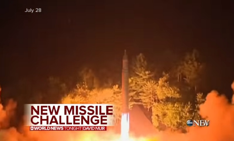 北韓今（29）日凌晨3時18分左右發射新型洲際彈道導彈火星-15（Hwasong-15），並稱可以抵達美國全境。   圖：翻攝ABC NEWS