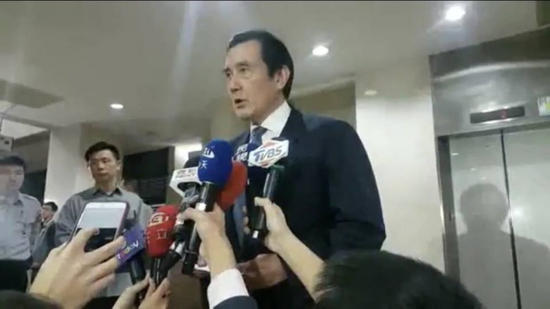 前總統暨時任國民黨黨主席馬英九因疑似不當賤賣黨產案，被台北地檢署首度以被告身分傳喚出庭，晚間無保請回。   圖：翻攝youtube影片