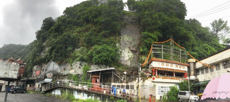 這次土石滑落處屬榮華段99地號,另外,國產署基隆辦事處也將編列200萬元治理經費,後續持續辦理及監測。 圖:基隆市政府/提供
