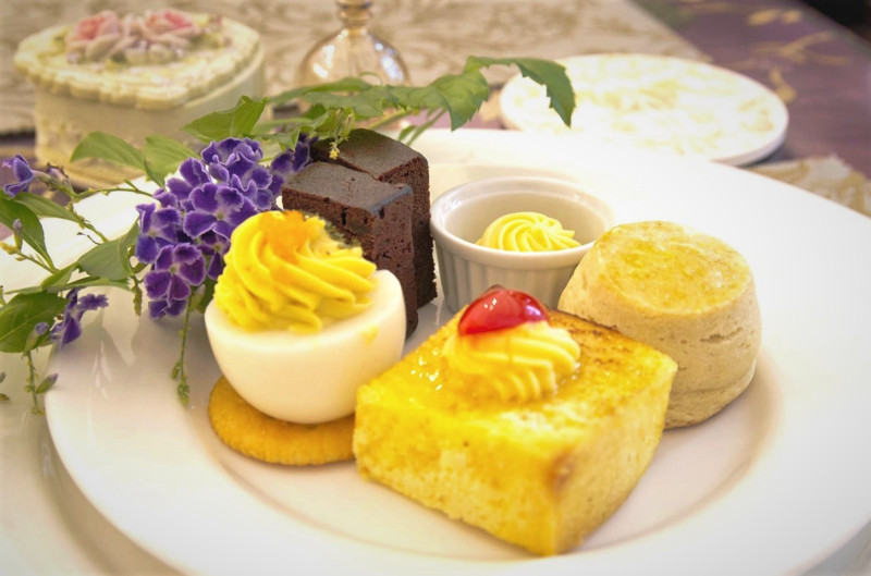 參加午茶沙龍就能在英式下午茶餐廳中享用甜點。   圖：翻攝自《蘭羽館歐式茶餐廳》FB