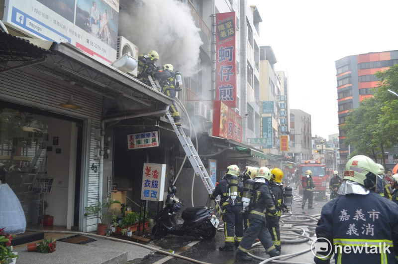 嘉義市北榮街民宅2日發生火警，一名男童送醫不治。   圖 : 蔡坤龍/攝