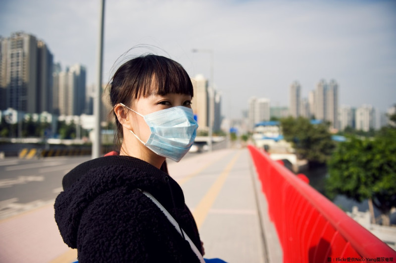 今(5)天受到來自中國境外汙染物（霾害）的影響，西半部空氣品質普遍不佳。   圖：Flickr提供Nico Yang開放權限