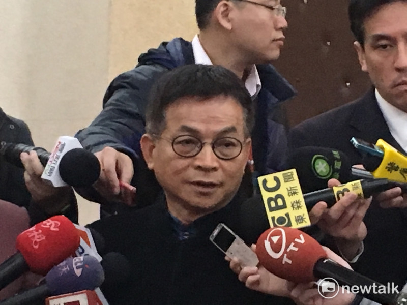 國民黨立委賴士葆上午強調，國民黨絕對反對強制搜索、拘押的錦衣衛行為，揚言若國民黨重返執政，也可針對蔡英文政府現在的威權來進行轉型正義。   圖：黃韋銓／攝