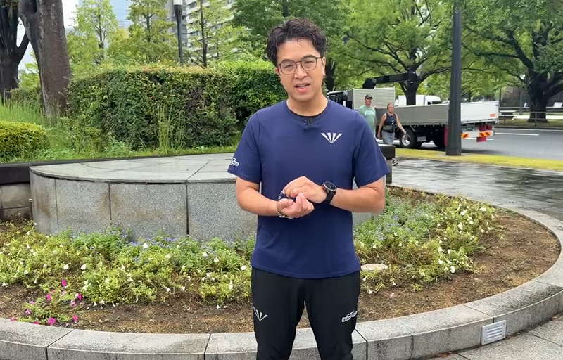 赴東京走訪運動驛站 沈伯洋穿防彈背心跑起來：被中國通緝要注意安全