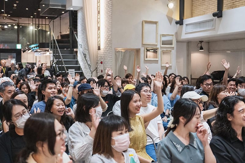 沈伯洋在東京與約百名旅日青年開座談會。 圖:沈伯洋辦公室提供 沈伯洋在東京與約百名旅日青年開座談會。 圖:沈伯洋辦公室提供