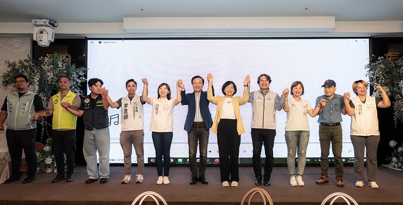  新北市長候選人、立法委員蘇巧慧今（14）日出席新北市建築師公會晚宴，新北市議員黃淑君、石一佑、張維倩，新北市議員候選人李昆穎，議員戴瑋姍、山田摩衣和陳俊諺皆到場。 圖：蘇巧慧競總提供 