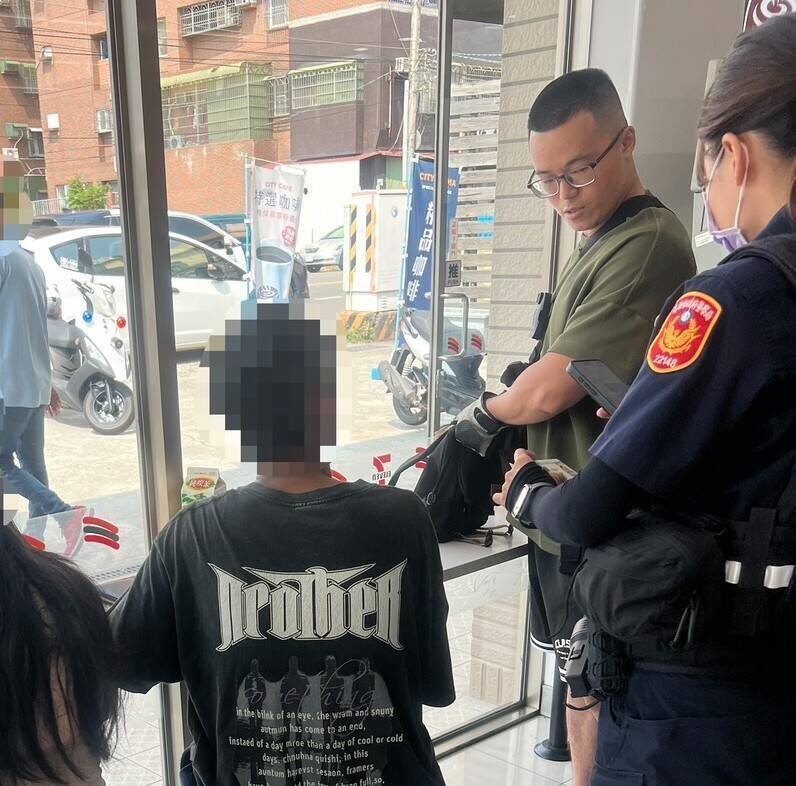 高雄男捷運站旁亮刀棍!民眾嚇壞PO網 警方火速逮人移送