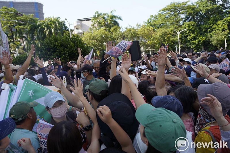 沈伯洋南下高雄，吸引綠營支持者到場力挺。&nbsp;&nbsp;&nbsp;圖：張良一/攝