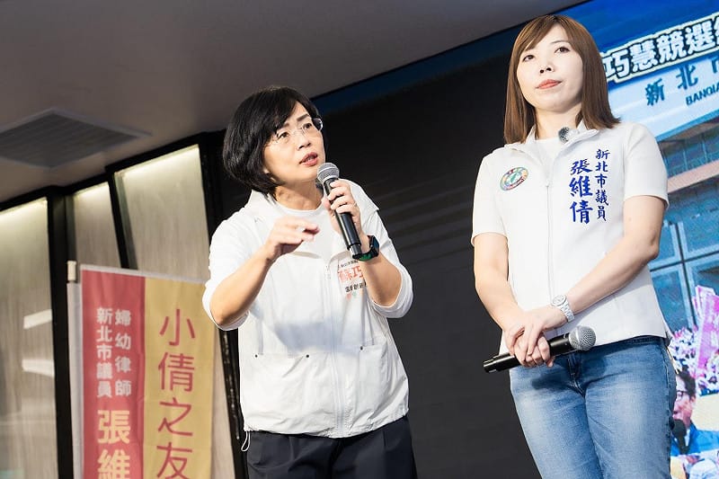  新北市長候選人、立法委員蘇巧慧今（19）日出席新北市議員張維倩「小倩之友會員大會」，與現場近百桌鄉親熱情互動。 圖：蘇巧慧競總提供 
