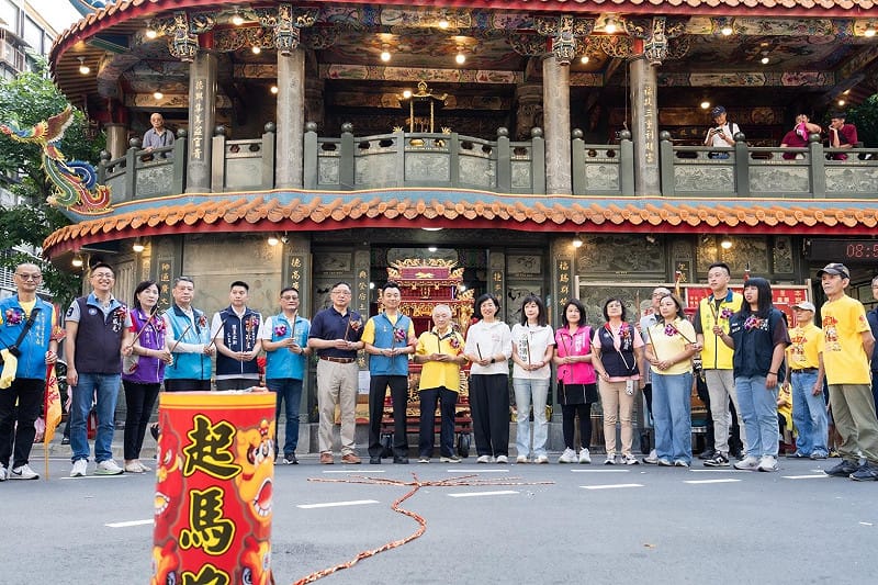 蘇巧慧前往三重捷興宮，出席福德正神建宮225週年遶境活動，祈求福德正神保佑。&nbsp;&nbsp;&nbsp;圖：蘇巧慧競總提供