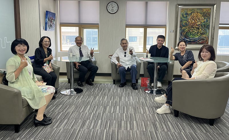 黃志鵬(左三)、冼文舉(中)及與會貴賓合影。&nbsp;&nbsp;&nbsp;圖：台灣非洲經貿協會／提供