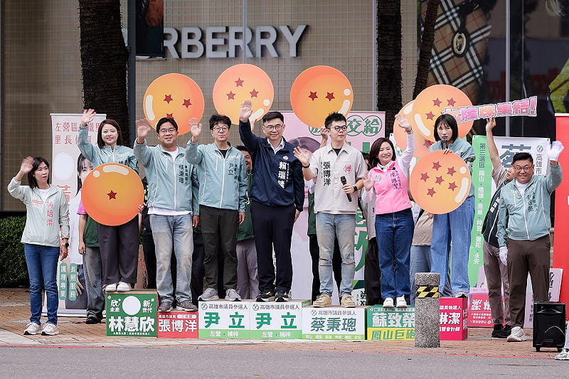 議員候選人化身「七『隆』珠」 選戰倒數關鍵召喚神「隆」站路口