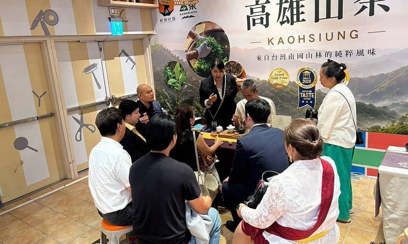 泰國旅遊業者品嚐高雄山茶。&nbsp;&nbsp;&nbsp;圖：高雄市農業局／提供