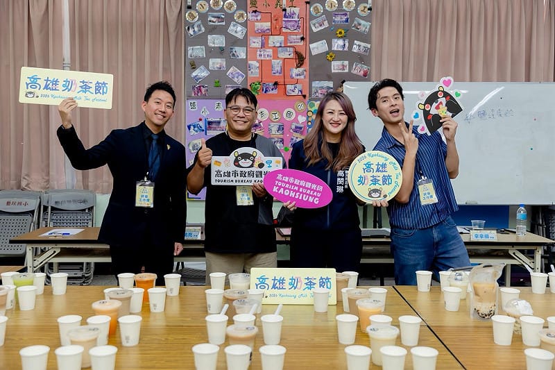 高閔琳(右二)與「2026高雄奶茶節」專業評審團。&nbsp;&nbsp;&nbsp;圖：高雄市觀光局／提供